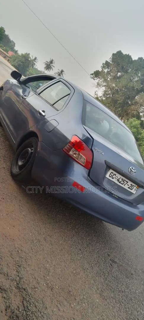 Toyota Yaris 2010 Gray