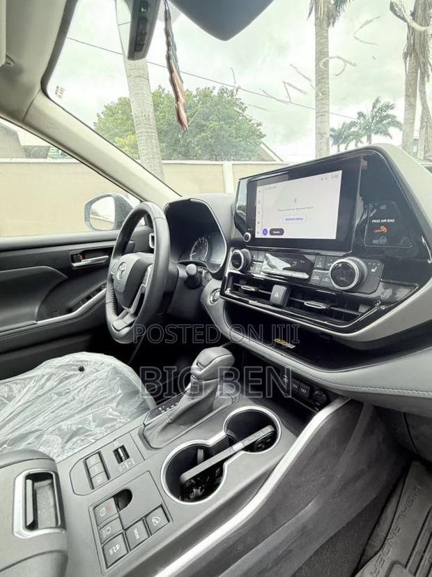 Toyota Highlander XLE AWD 2023 White
