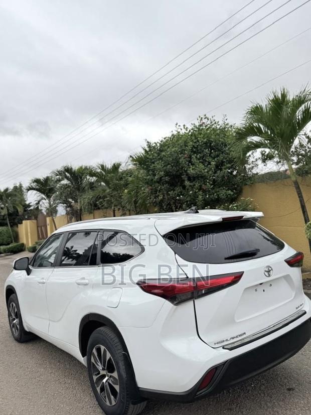 Toyota Highlander XLE AWD 2023 White