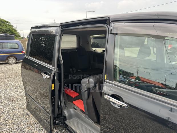 Toyota Voxy 2011 Black