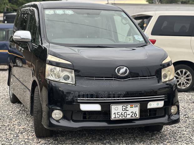 Toyota Voxy 2011 Black