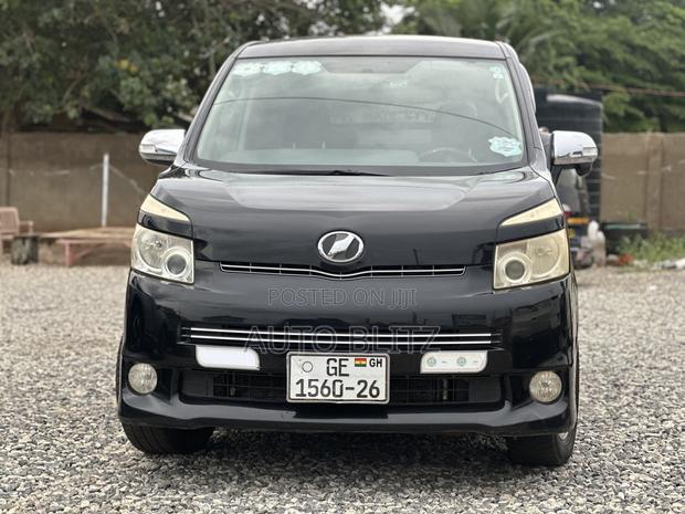 Toyota Voxy 2011 Black