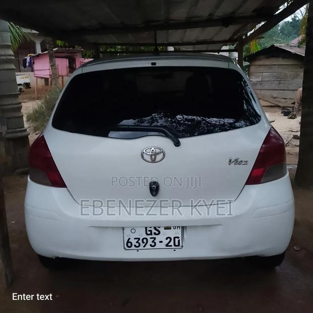 Toyota Vitz 1.3 AWD 5dr 2010 White