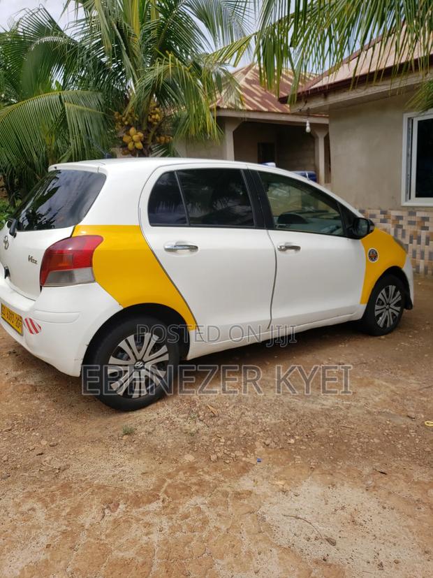 Toyota Vitz 1.3 AWD 5dr 2010 White