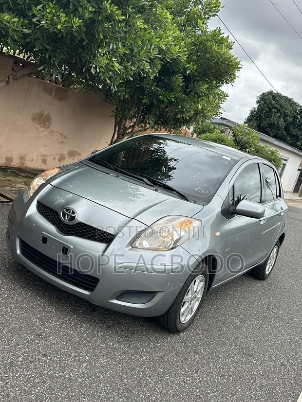 Toyota Yaris Base Hatchback 5dr 2010