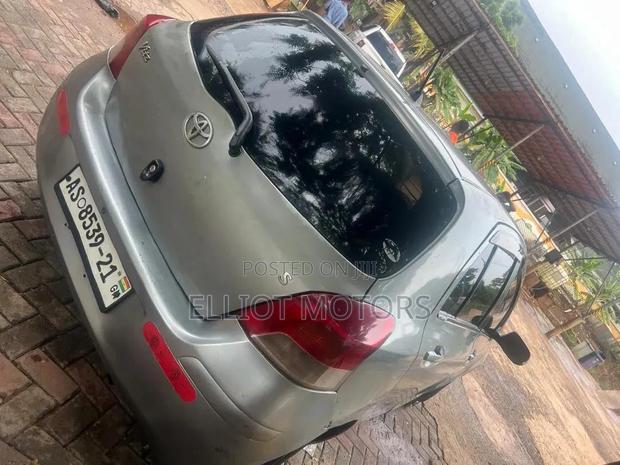 Toyota Vitz 1.0 FWD 3dr 2010 Silver