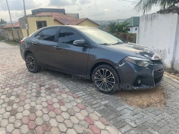 Toyota Corolla 2016 Gray