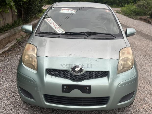 Toyota Vitz 2010 Gray