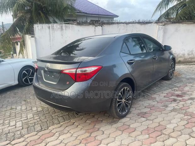 Toyota Corolla 2016 Gray
