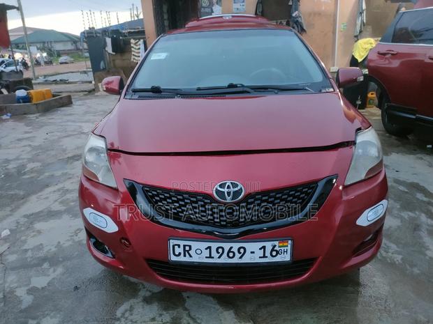 Toyota Yaris Base Sedan 4dr 2010 Red