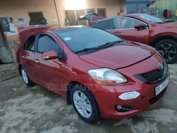 Toyota Yaris Base Sedan 4dr 2010 Red