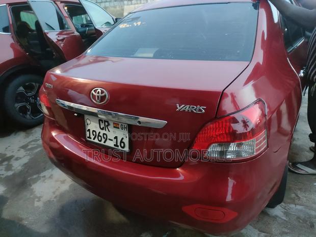 Toyota Yaris Base Sedan 4dr 2010 Red