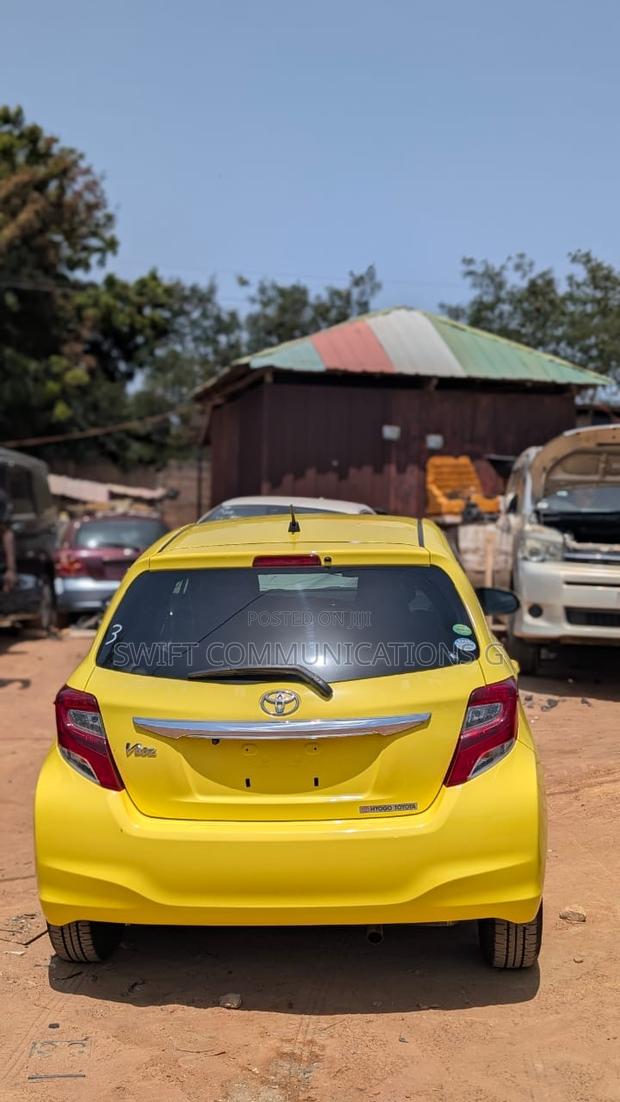 Toyota Vitz 1.5 FWD 5dr 2016 Yellow