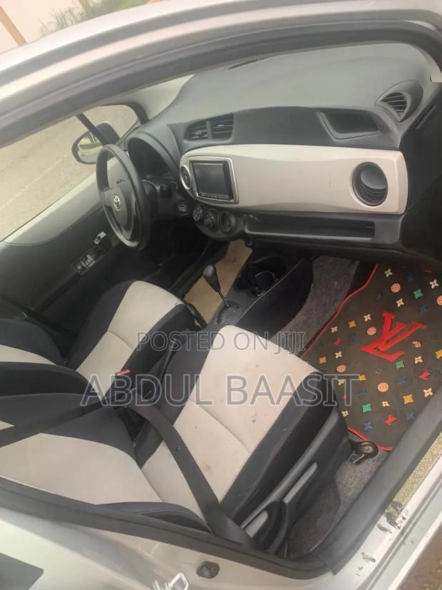 Toyota Vitz 1.3 FWD 5dr 2013 Silver