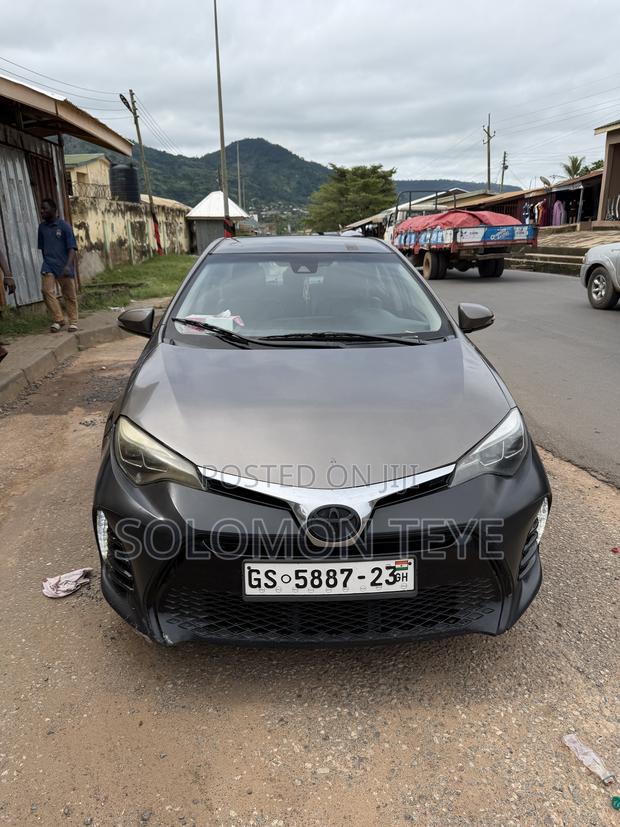 Toyota Corolla SE (1.8L 4cyl 2A) 2019 Gray