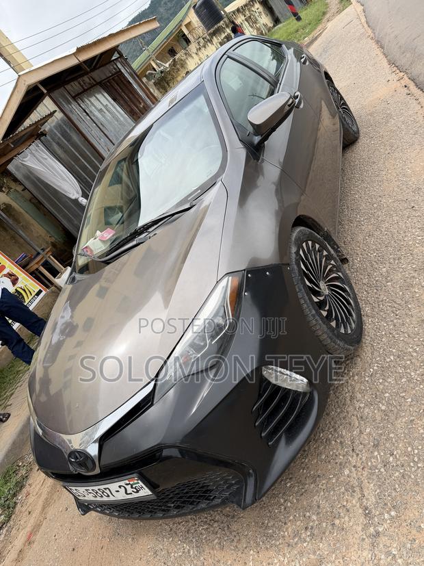 Toyota Corolla SE (1.8L 4cyl 2A) 2019 Gray