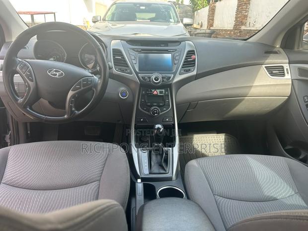 Hyundai Elantra Limited Sedan FWD (1.8L 4cyl 6A) 2016 Gray