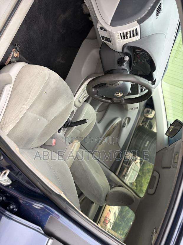 Toyota Corolla LE 4dr Sedan (1.8L 4cyl 4A) 2013 Blue