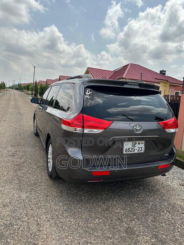 Toyota Sienna 2014 Gray