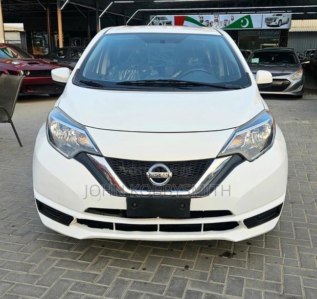 Nissan Versa 1.6 S 2016 White