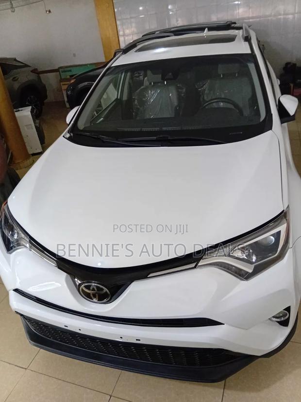 Toyota RAV4 2019 White