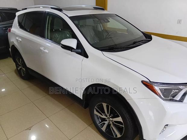 Toyota RAV4 2019 White