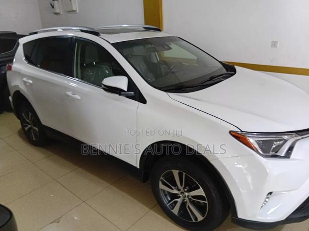 Toyota RAV4 2019 White
