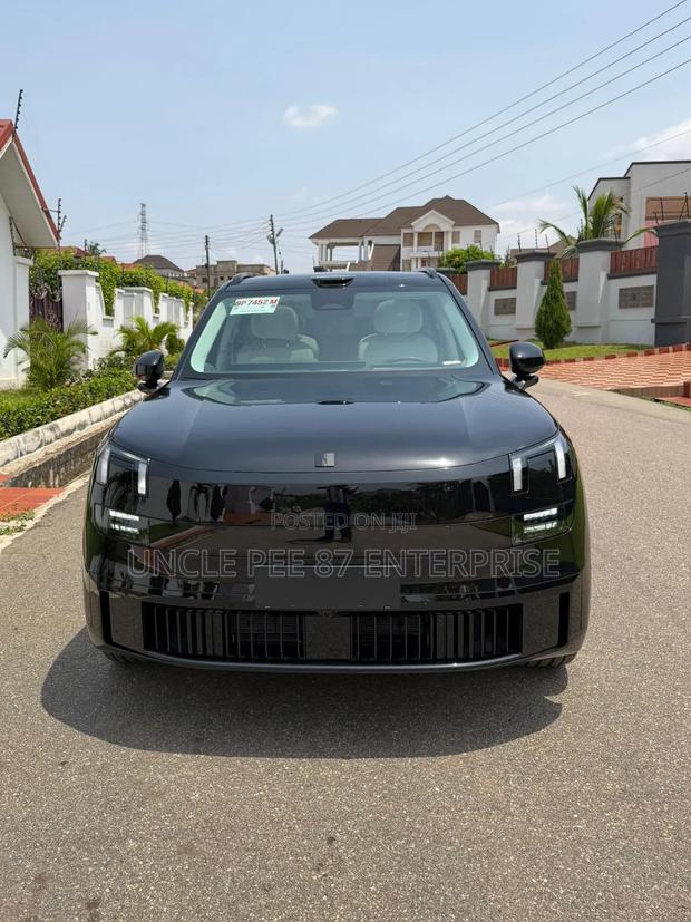 New Lynk & Co 900 2025 Black