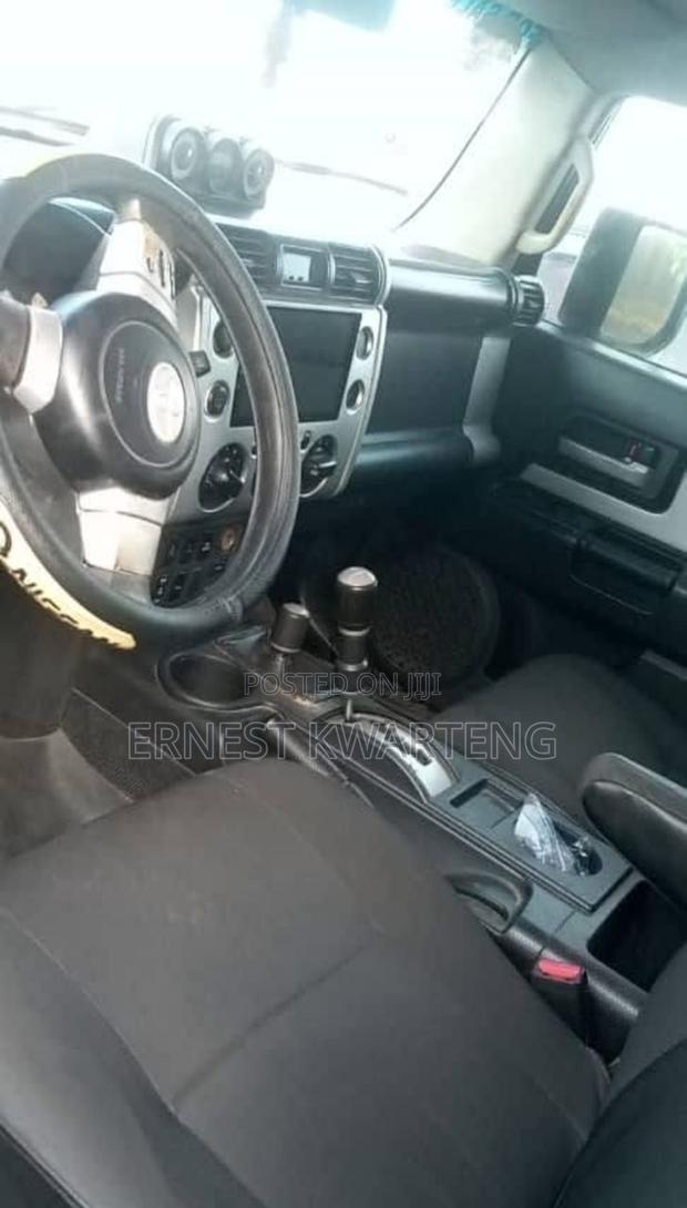Toyota FJ Cruiser 2011 Black