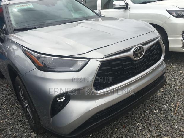 Toyota Highlander XLE 2025 Gray