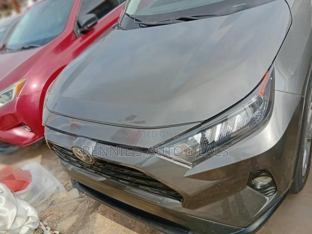Toyota RAV4 2019 Gray