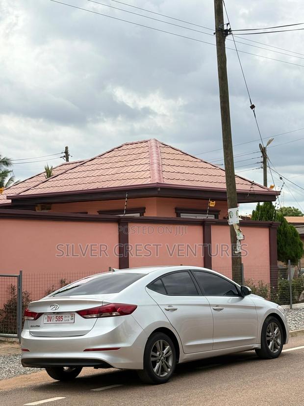 Hyundai Elantra SE Sedan FWD (2.0L 4cyl 6M) 2017 Gray