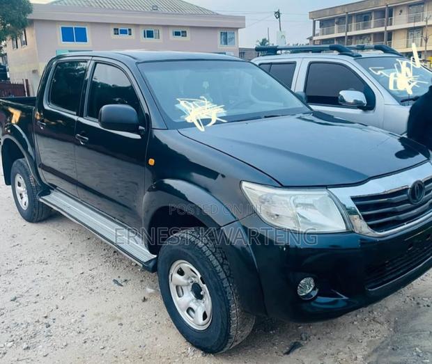 Toyota Hilux 2012 Black
