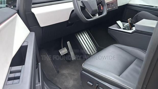 New Tesla Cybertruck Cyberbeast AWD 2025 Silver
