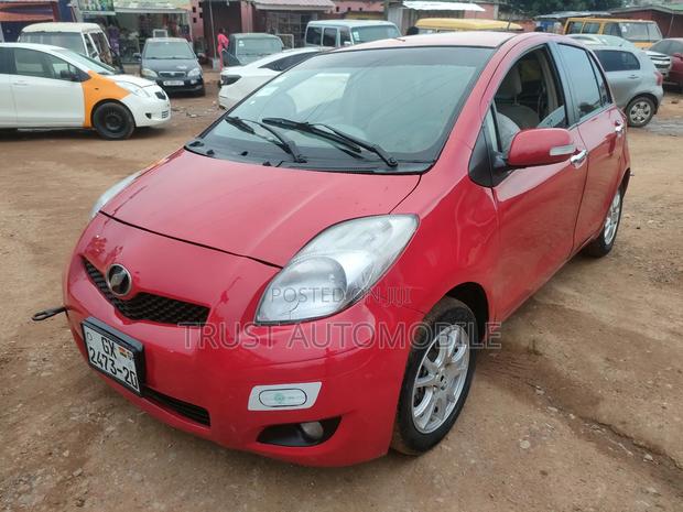 Toyota Vitz 1.3 FWD 5dr 2010 Red