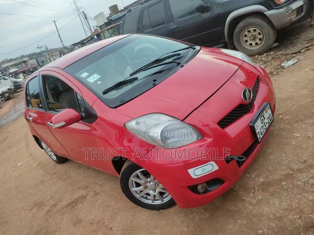 Toyota Vitz 1.3 FWD 5dr 2010 Red