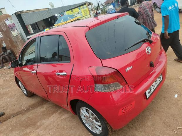 Toyota Vitz 1.3 FWD 5dr 2010 Red