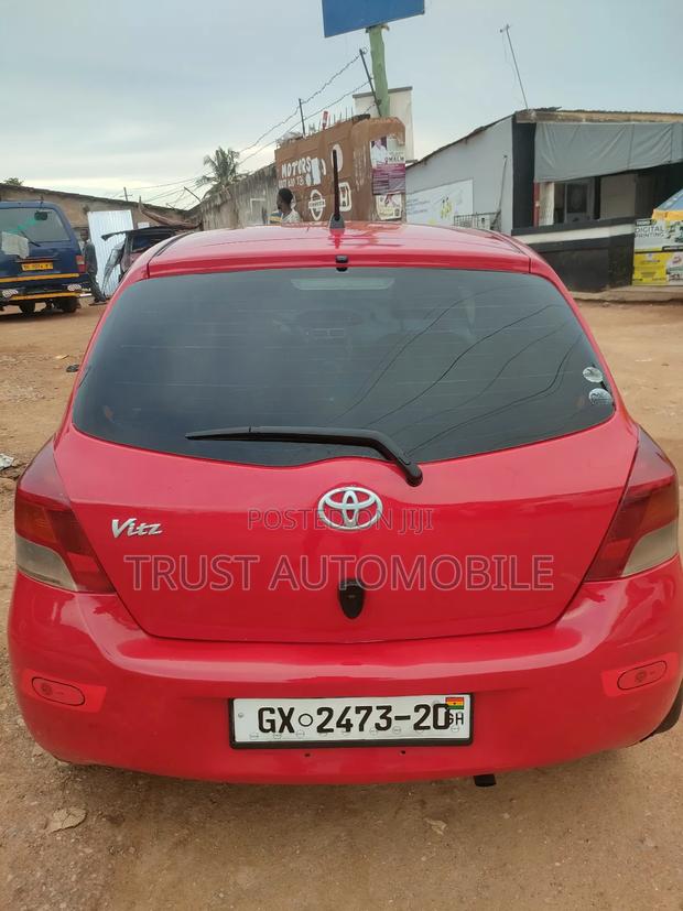 Toyota Vitz 1.3 FWD 5dr 2010 Red