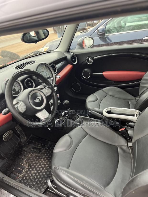 Mini Cooper 2010 Red
