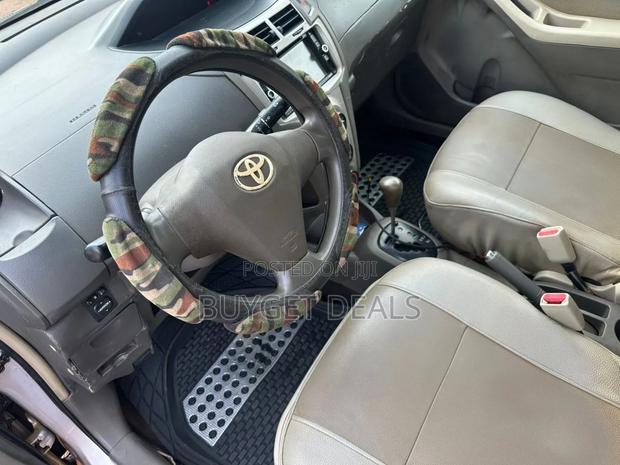 Toyota Vitz 1.3 AWD 5dr 2011 Silver