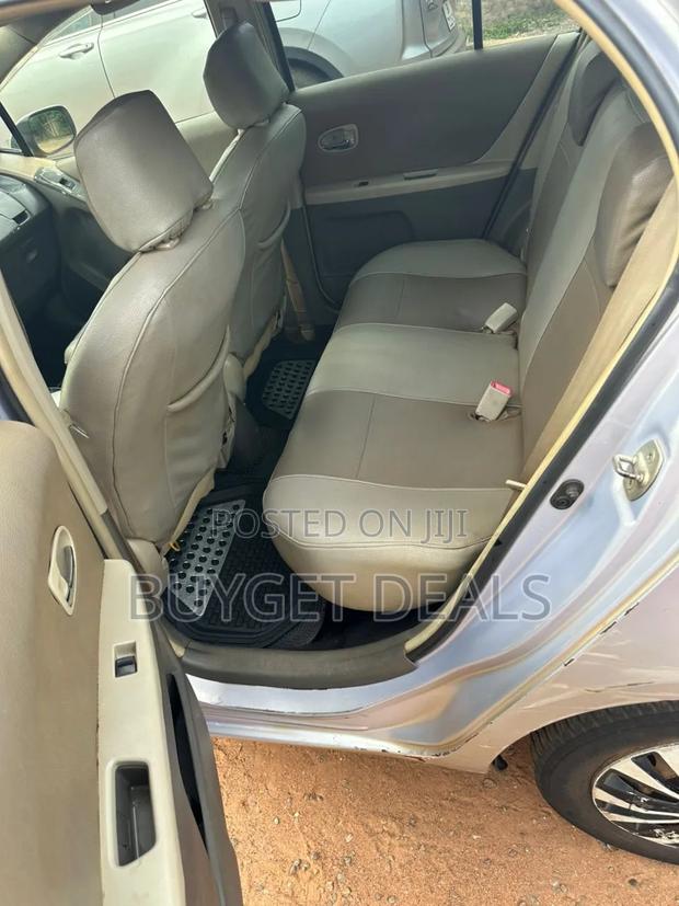 Toyota Vitz 1.3 AWD 5dr 2011 Silver