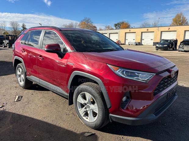 Toyota RAV4 XLE AWD 2020 Red