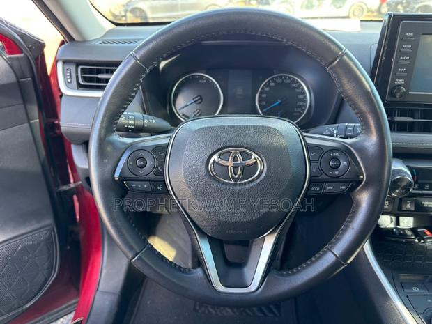 Toyota RAV4 XLE AWD 2020 Red