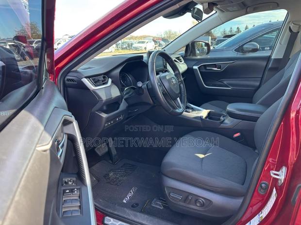 Toyota RAV4 XLE AWD 2020 Red