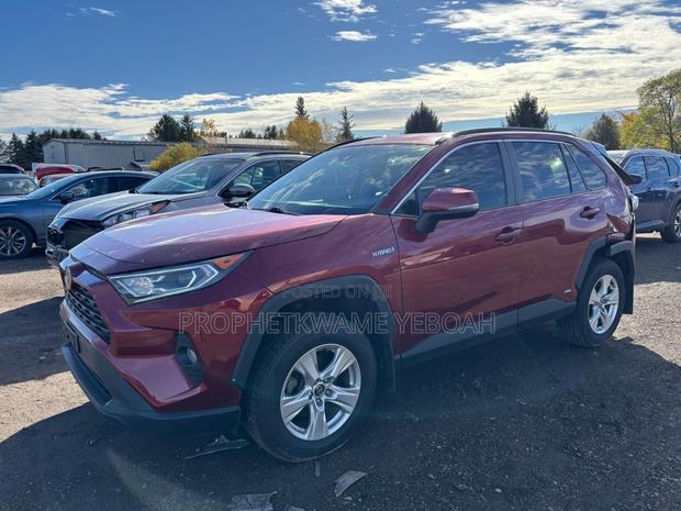 Toyota RAV4 XLE AWD 2020 Red