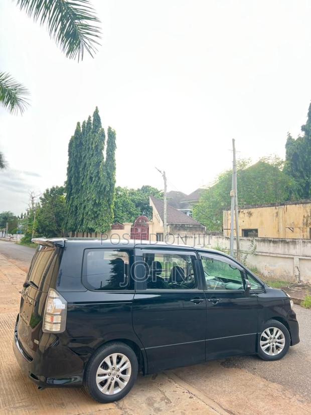 Toyota Voxy 2012 Black