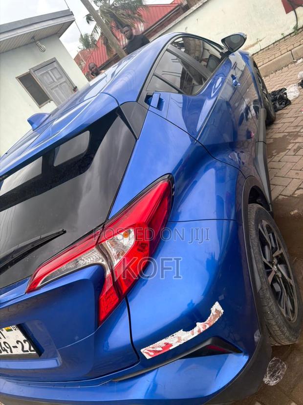 Toyota C-HR 2019 Blue