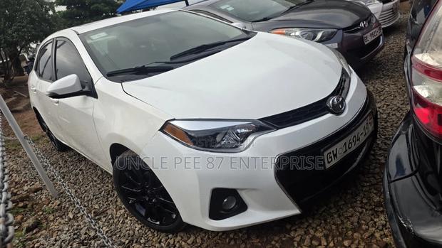 Toyota Corolla 2015 White