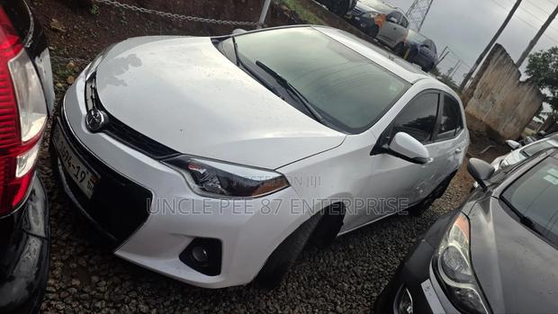 Toyota Corolla 2015 White