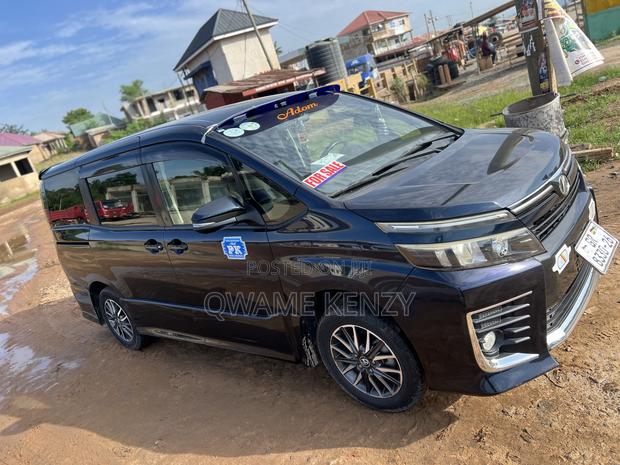 Toyota Voxy 2018 Black